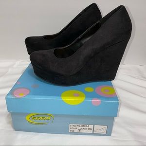 Women’s Simple Black Wedges Size 7